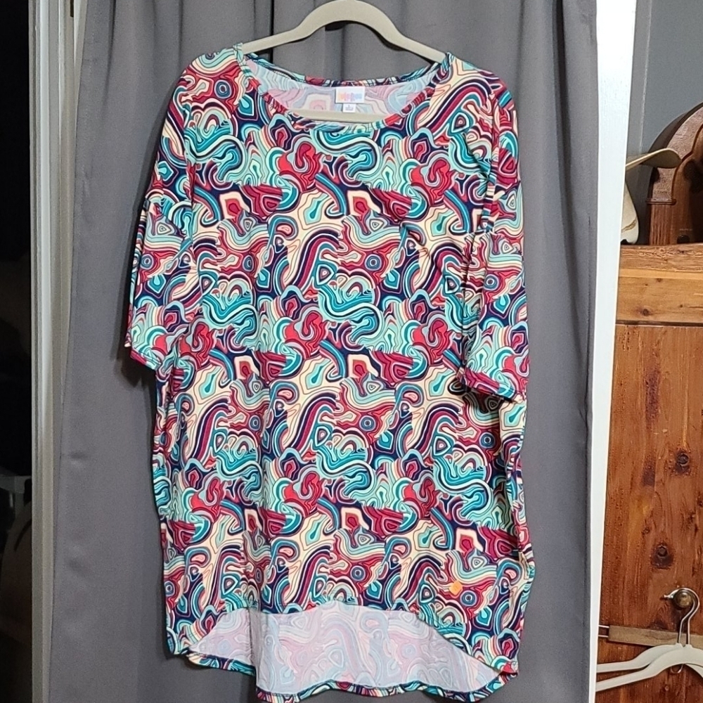 LuLaRoe multi-colored top size‎ L